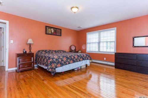 90 Primrose Dr, New Hyde Park NY  11040-2115 exterior