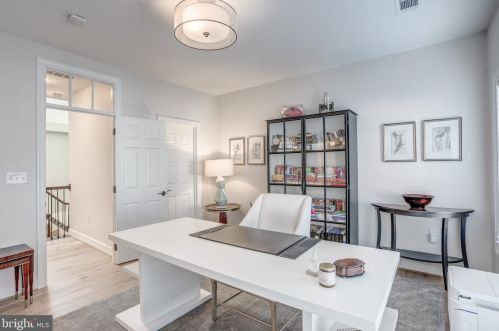 18285 Mullfield Village Ter, Leesburg VA  20176-7466 exterior