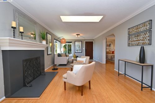 2400 Prosperity Way, San Leandro CA  94578-1124 exterior