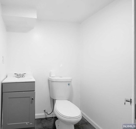 1084 Grove St, Irvington NJ  07111-4123 exterior