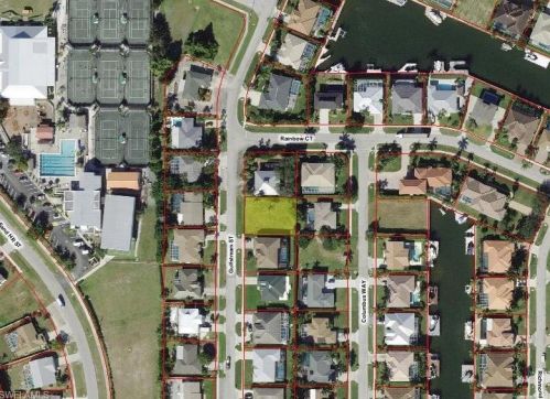 149 Gulfstream St, Marco Island, FL 34145-5160