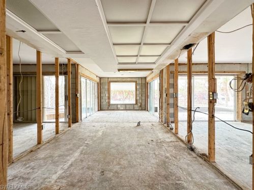 4752 Rue Helene, Sanibel FL  33957-2612 exterior