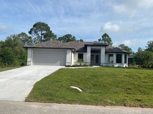 802 9th St, Lehigh Acres, FL 33972-3002