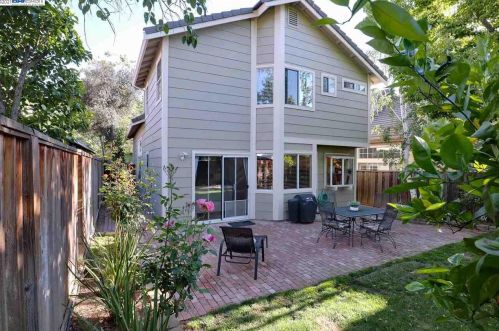 2849 Whitney Dr, Pleasanton CA  94566-8723 exterior