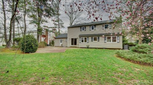 19 Pilgrim Run, East Brunswick, NJ 08816-3237