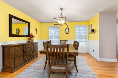 49 Sandy Ln, Dover NH  03820-5900 exterior