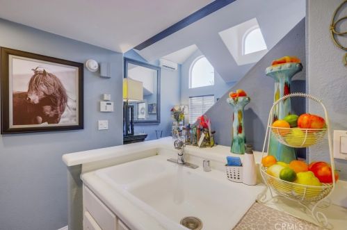 24 Bolivar St, Newport Beach CA  92663-4420 exterior