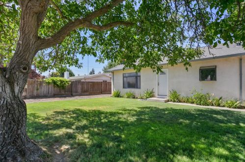 10657 Southland Rd, Manteca, CA 95336-9737