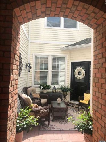 79 Shady Ln, Westbury, NY 11590-3481