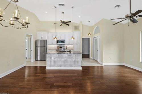 2291 Oakes Blvd, Naples FL  34119-1371 exterior