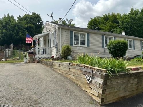 19 Jefferson Ave, Dover, NJ 07801-5503