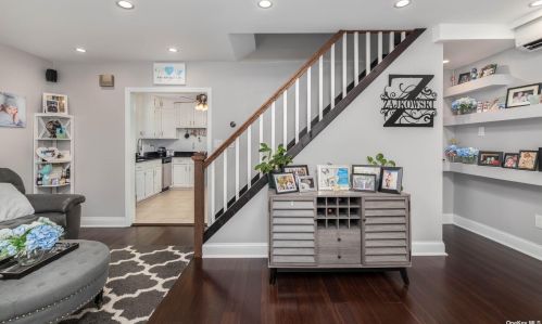 10 Kenmore St, Babylon, NY 11704-8112