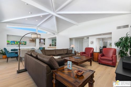 2381 Paseo Del Rey, Palm Springs CA  92264-9542 exterior