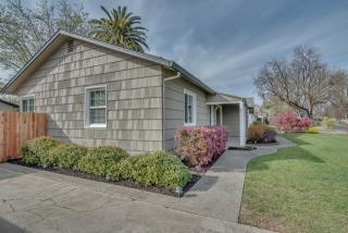 2519 Castlewood Dr, Sacramento CA  95821-6109 exterior