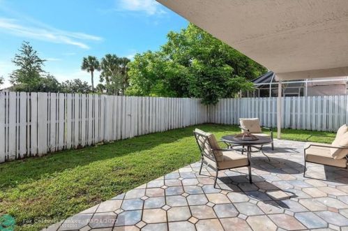 3017 179 Ave, Hollywood FL  33029-3054 exterior