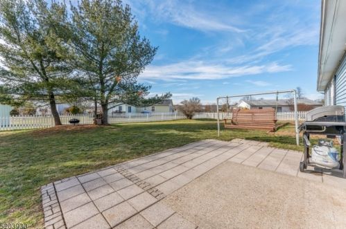 6 Devonshire Ct, Flemington NJ  08822-1813 exterior