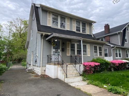 341 3rd Ave, Roselle, NJ 07203-1184