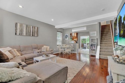 154 Gaskell St, Pittsburgh, PA 15211-1608