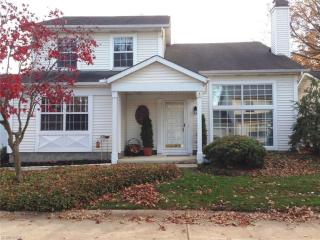 34690 Oak Tree Dr, Willoughby, OH 44094-3200