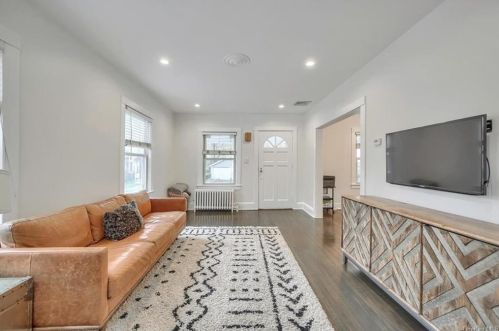 2 Riverside Dr, Airmont NY  10901-5704 exterior