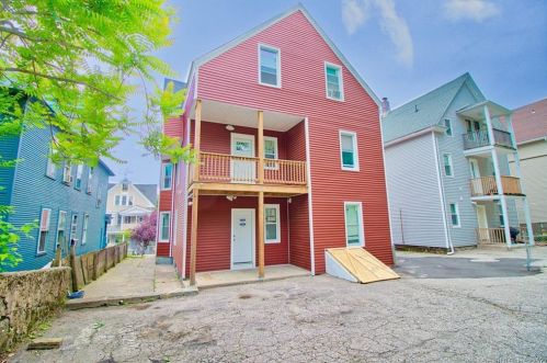 152 Chestnut Ave, Waterbury, CT 06710-1808