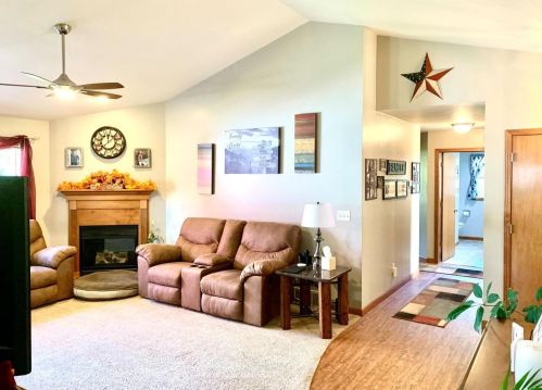 3373 Heaven Dr, Green Bay WI  54311-8906 exterior