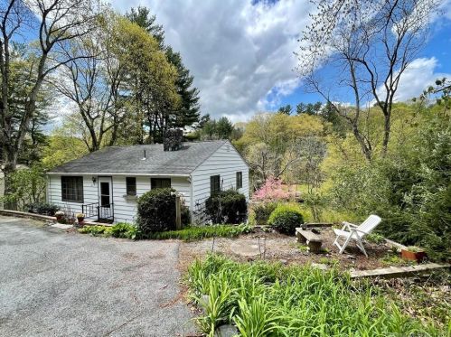 15 Hillside Dr, Sherman, CT 06784-1631