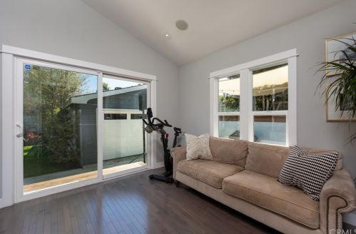 324 Grand Ave, Long Beach CA  90814-2738 exterior