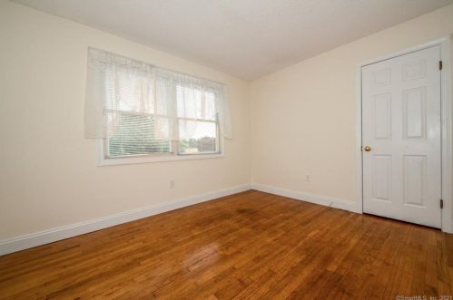 11 High Mdw Rd, Huntington CT 06484-3475 exterior