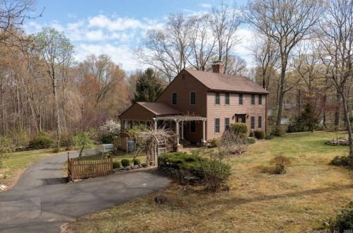 217 Jackson Rd, Higganum, CT 06441-4428