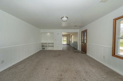 1305 51st St, Caledonia, WI 53108-9727