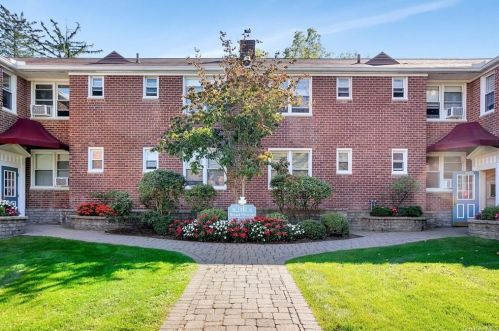 11 Bryant Cres, White Plains, NY 10605-2737