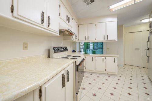 14 Bel Air Cir, Fairfield CA  94533-2811 exterior