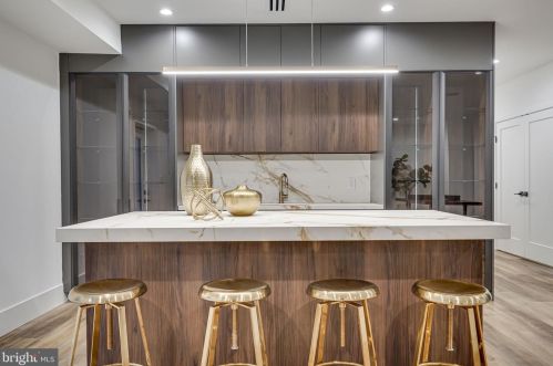 4915 Western Ave, Washington DC  20016-4319 exterior