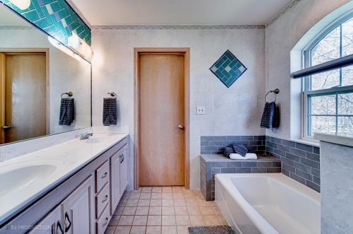 555 Lantern Walk, Valpo IN  46385-2980 exterior