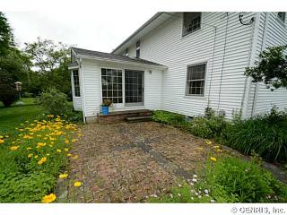 91 Brentwood Dr, Penfield, NY 14526-1603