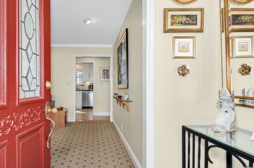 51 Mayflower Ave, Williston Park NY  11596-1517 exterior
