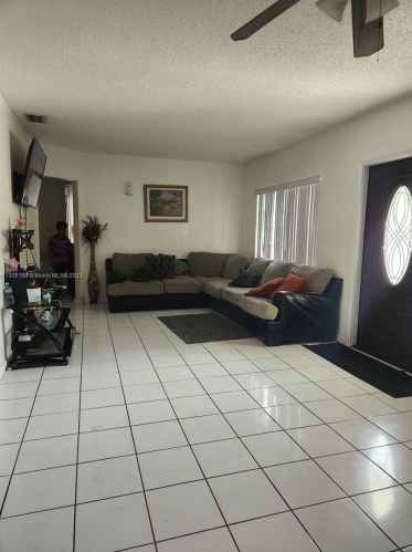 3511 Palm Ave, Hialeah FL  33012-5244 exterior