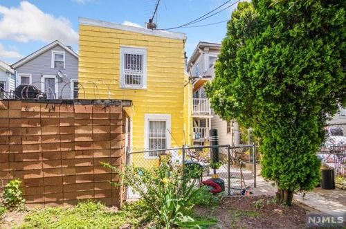 162 Summer Ave, Newark NJ  07104-2614 exterior