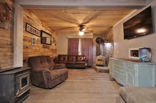 350 Old Post Rd, Marlborough NY  12542-6548 exterior