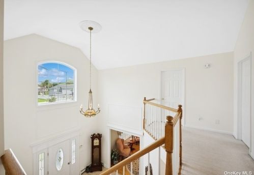 81 Stoothoff Rd, Elwood NY  11731-3917 exterior