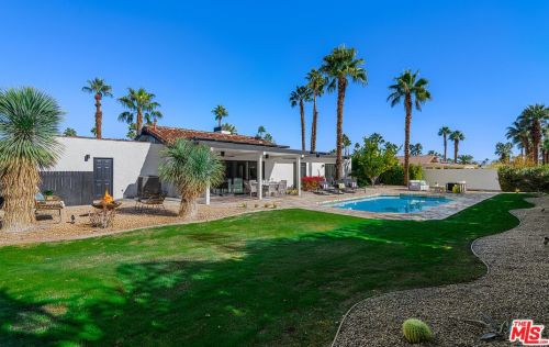 1055 Louise Dr, Palm Springs CA  92262-3241 exterior