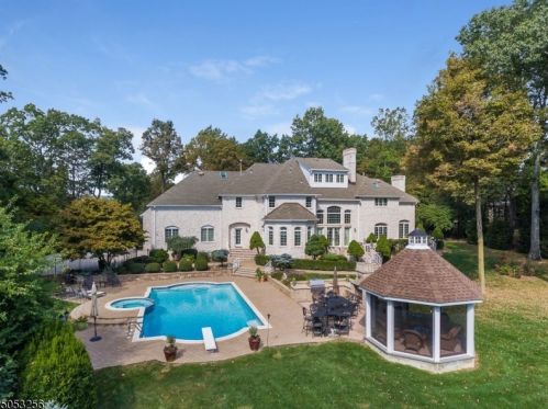 16 Charlotte Hill Dr, Bernardsville, NJ 07924-2000