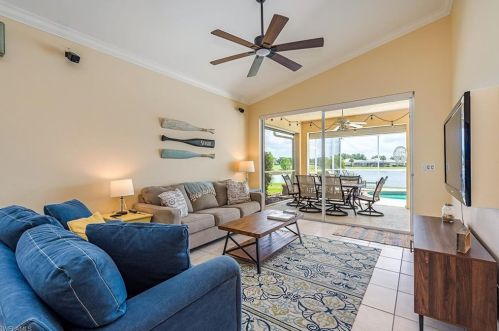 2056 Crestview Way, Naples, FL 34119-3306