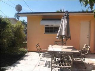 621 70th Ter, Hollywood FL  33024-7309 exterior