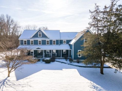 2 Deepwood Dr, Norwich, CT 06360-1608