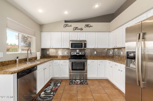 939 Canal Dr, Gilbert, AZ 85296-3967