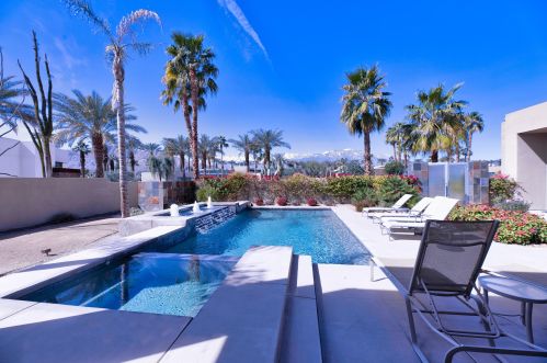 29 Sun Ridge Cir, Rancho Mirage CA  92270-2641 exterior