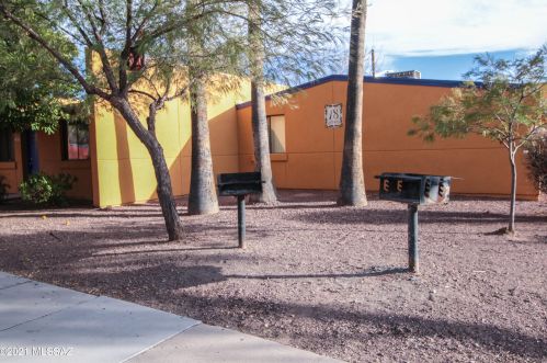 350 Silverbell Rd, Tucson AZ  85745-2639 exterior