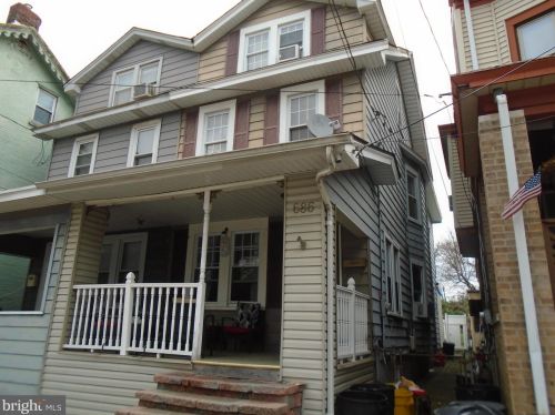 686 Centre St, Trenton, NJ 08611-3323